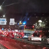 La falta de agentes vuelve a cerrar el túnel del Hórreo de Santiago y la alcaldesa Goretti Sanmartín censura esta "medida de presión" La falta de agentes vuelve a cerrar el túnel del Hórreo de Santiago y la alcaldesa Goretti Sanmartín censura esta "medida de presión"