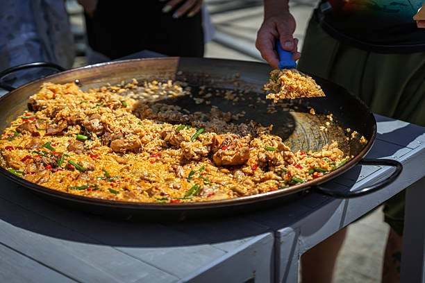 Del inicio de campaña para la alcachofa al concurso de paellas de Torrevieja. Las sugerencias gastronómicas de Tony Pérez Del inicio de campaña para la alcachofa al concurso de paellas de Torrevieja. Las sugerencias gastronómicas de Tony Pérez