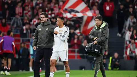 Trent abandona el terreno de juego lesionado Trent abandona el terreno de juego lesionado