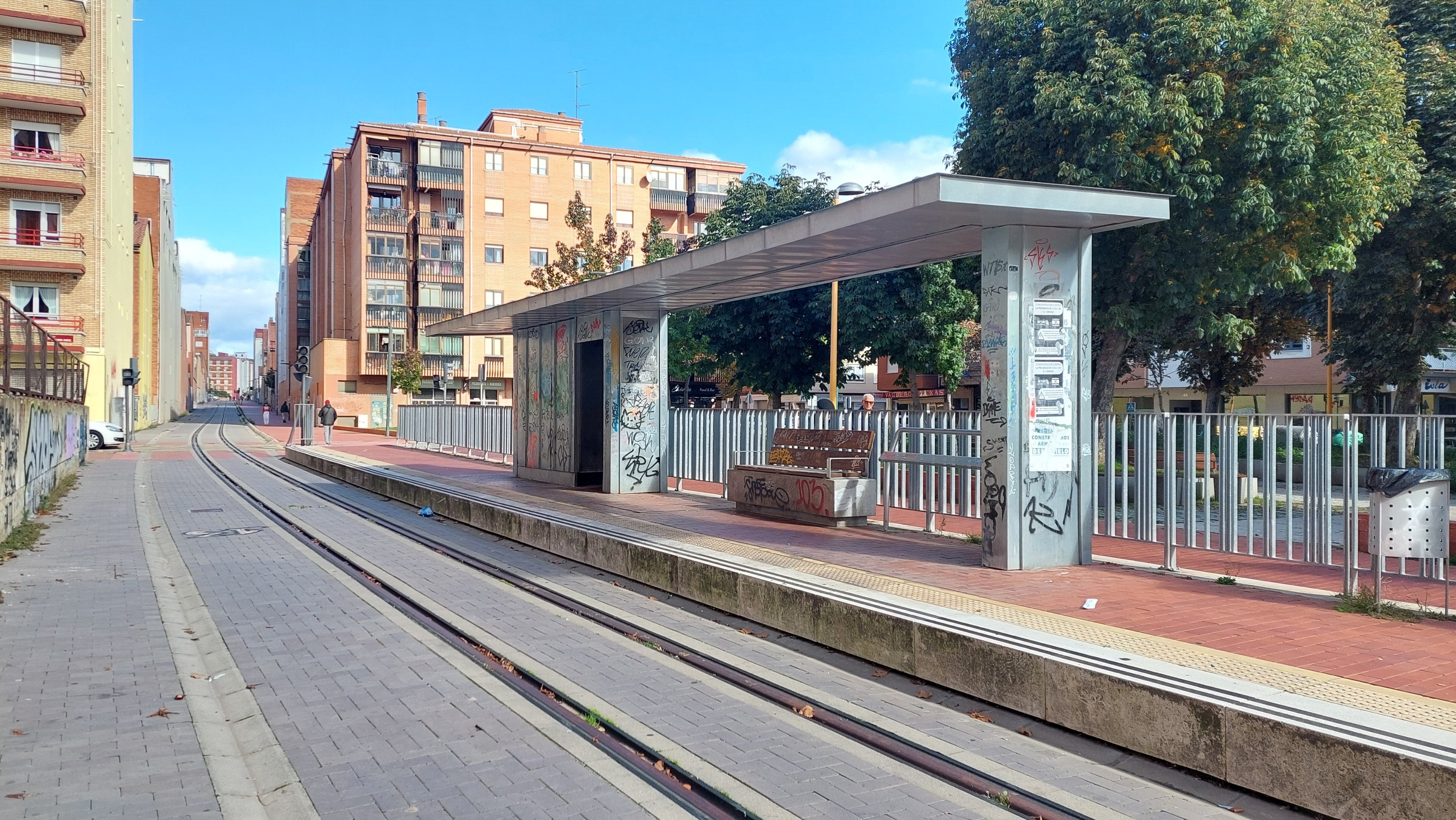 Una de las paradas creadas en la integración de Feve en León, que nunca llegó a estrenarse Una de las paradas creadas en la integración de Feve en León, que nunca llegó a estrenarse