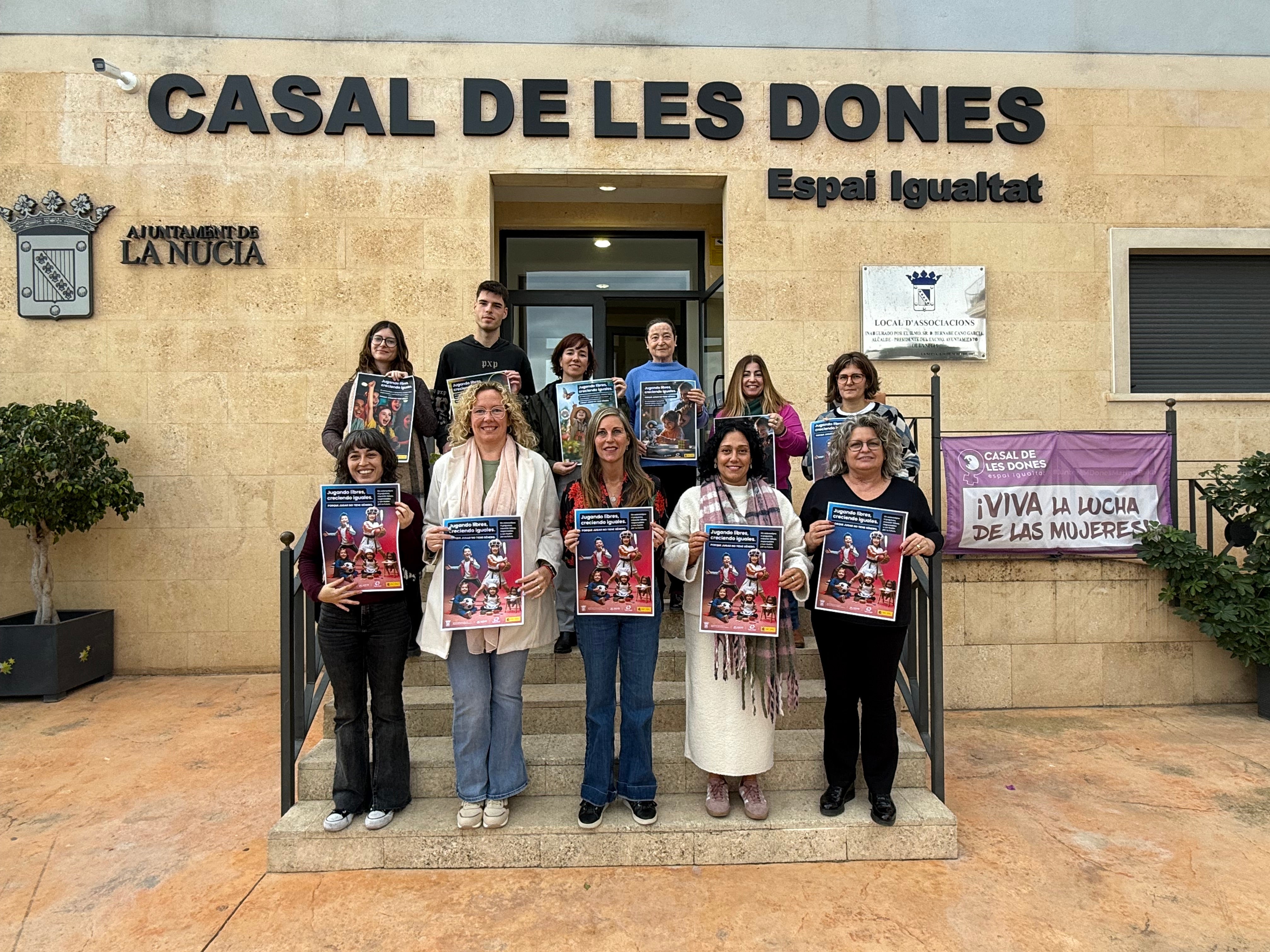 El Consejo Comarcal de Igualdad de la Marina Baixa presenta su Campaña Navideña “Jugando libres, creciendo juntos” El Consejo Comarcal de Igualdad de la Marina Baixa presenta su Campaña Navideña “Jugando libres, creciendo juntos”
