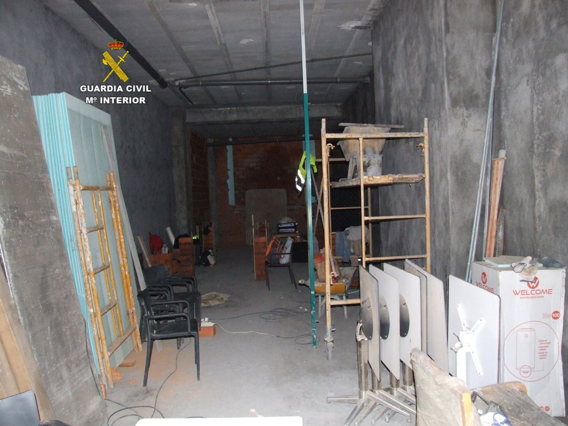 Investigadas una persons de Santiago por explotar en O Porriño a obreros ilegales a los que tenían sin cobrar Investigadas una persons de Santiago por explotar en O Porriño a obreros ilegales a los que tenían sin cobrar