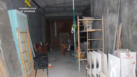 Investigadas una persons de Santiago por explotar en O Porriño a obreros ilegales a los que tenían sin cobrar Investigadas una persons de Santiago por explotar en O Porriño a obreros ilegales a los que tenían sin cobrar