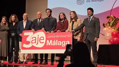 AJE Málaga homenajea a sus socios históricos en su 30 aniversario AJE Málaga homenajea a sus socios históricos en su 30 aniversario