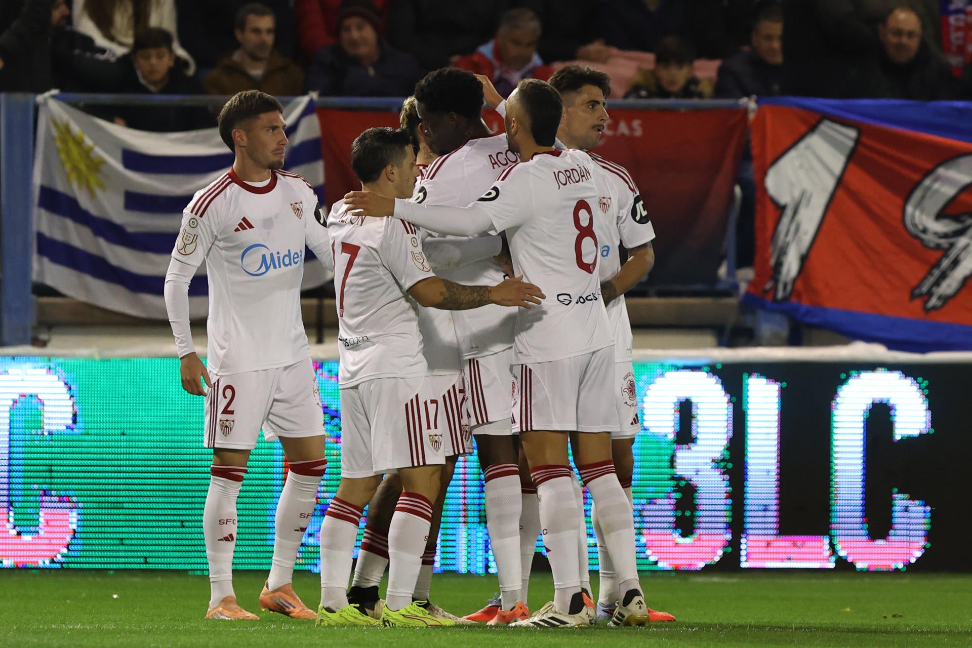 El Sevilla pasa de ronda con lo justito El Sevilla pasa de ronda con lo justito