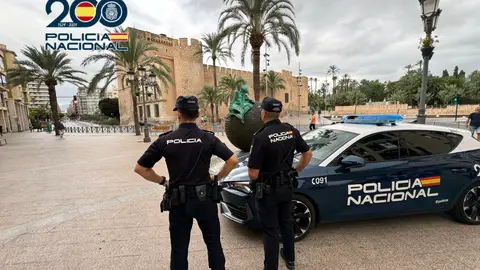 Agentes de la Policía Nacional en Elche. Agentes de la Policía Nacional en Elche.