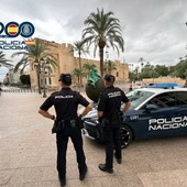 Agentes de la Policía Nacional en Elche. Agentes de la Policía Nacional en Elche.