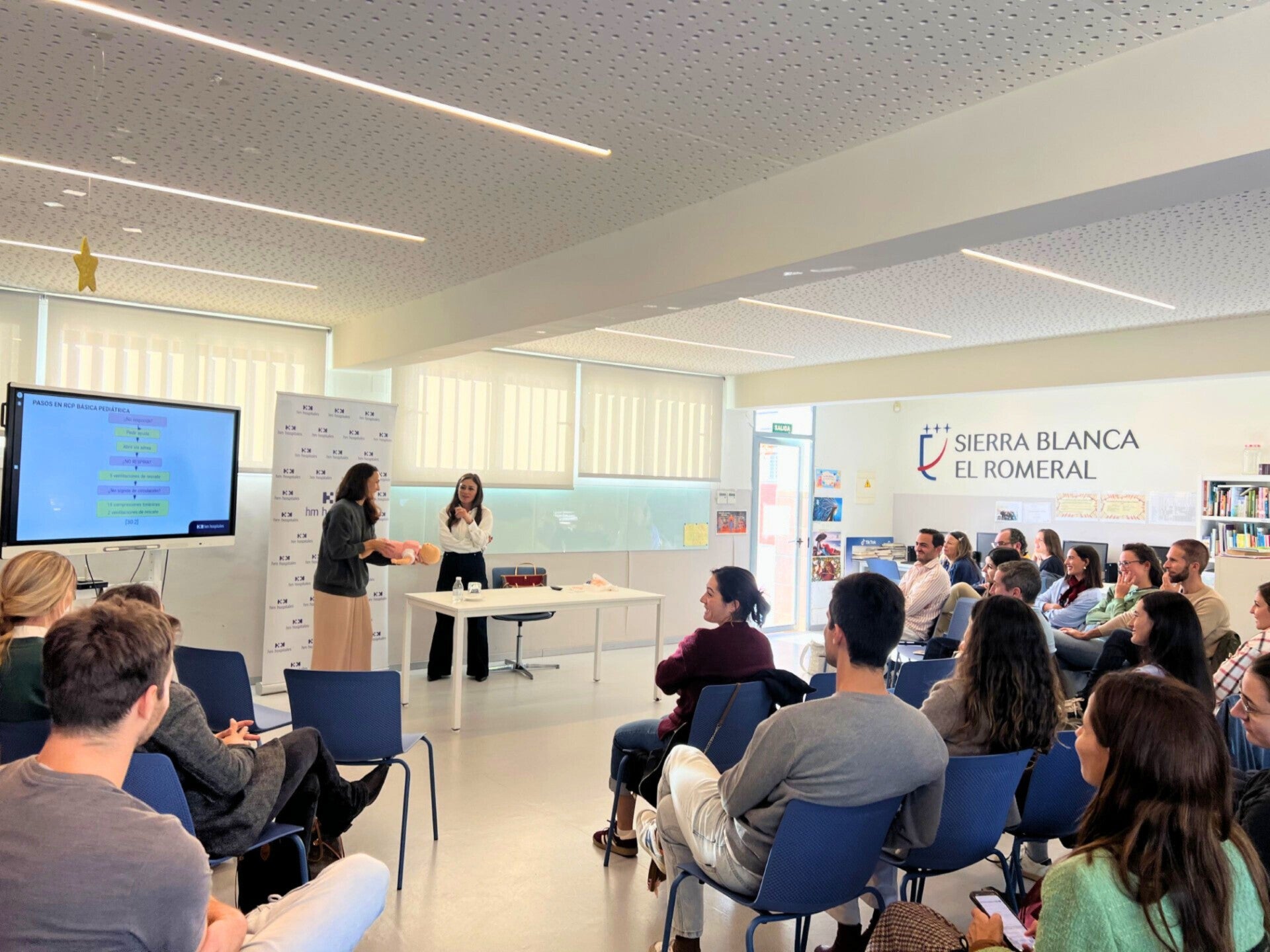 HM Málaga forma a familias del Colegio Sierra Blanca – El Romeral en primeros auxilios pediátricos HM Málaga forma a familias del Colegio Sierra Blanca – El Romeral en primeros auxilios pediátricos
