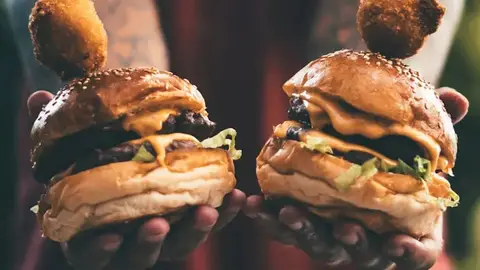 Castellón acoge ‘Burger Revolution’ del 5 al 8 de diciembre con food trucks y espectáculos en vivo Castellón acoge ‘Burger Revolution’ del 5 al 8 de diciembre con food trucks y espectáculos en vivo