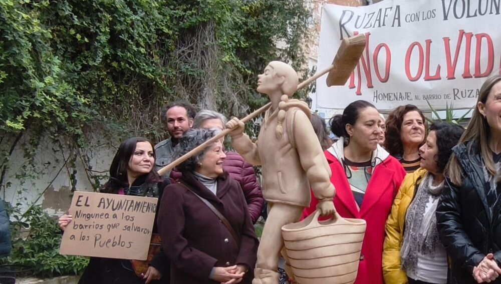 La estatuilla "La Voluntaria" de Paco Rosa será entregada a los premiados.