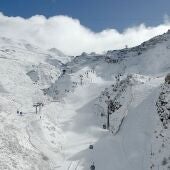 Sierra Nevada prepara 18 kilómetros de pistas para el puente con los hoteles al 70% de ocupación