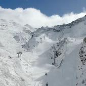 Sierra Nevada prepara 18 kilómetros de pistas para el puente con los hoteles al 70% de ocupación Sierra Nevada prepara 18 kilómetros de pistas para el puente con los hoteles al 70% de ocupación