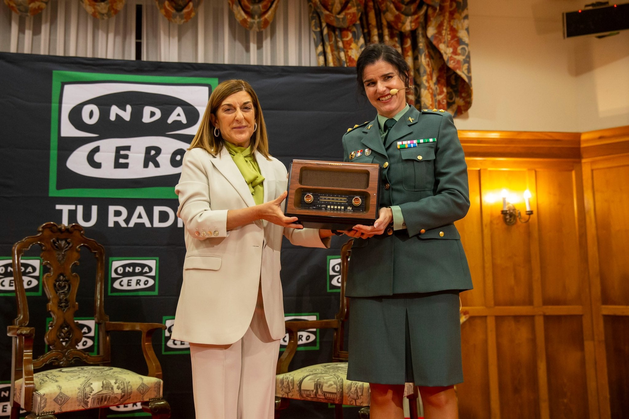 Buruaga destaca a la teniente coronel Pilar Villasante como pionera de la transformación de la Guardia Civil Buruaga destaca a la teniente coronel Pilar Villasante como pionera de la transformación de la Guardia Civil