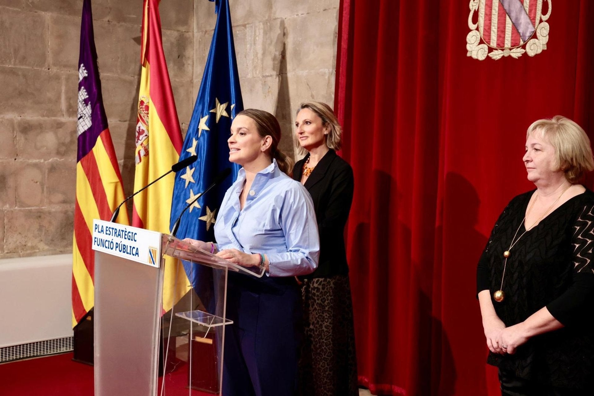 El Govern convocará más de 700 plazas para reducir la temporalidad de sus funcionarios El Govern convocará más de 700 plazas para reducir la temporalidad de sus funcionarios