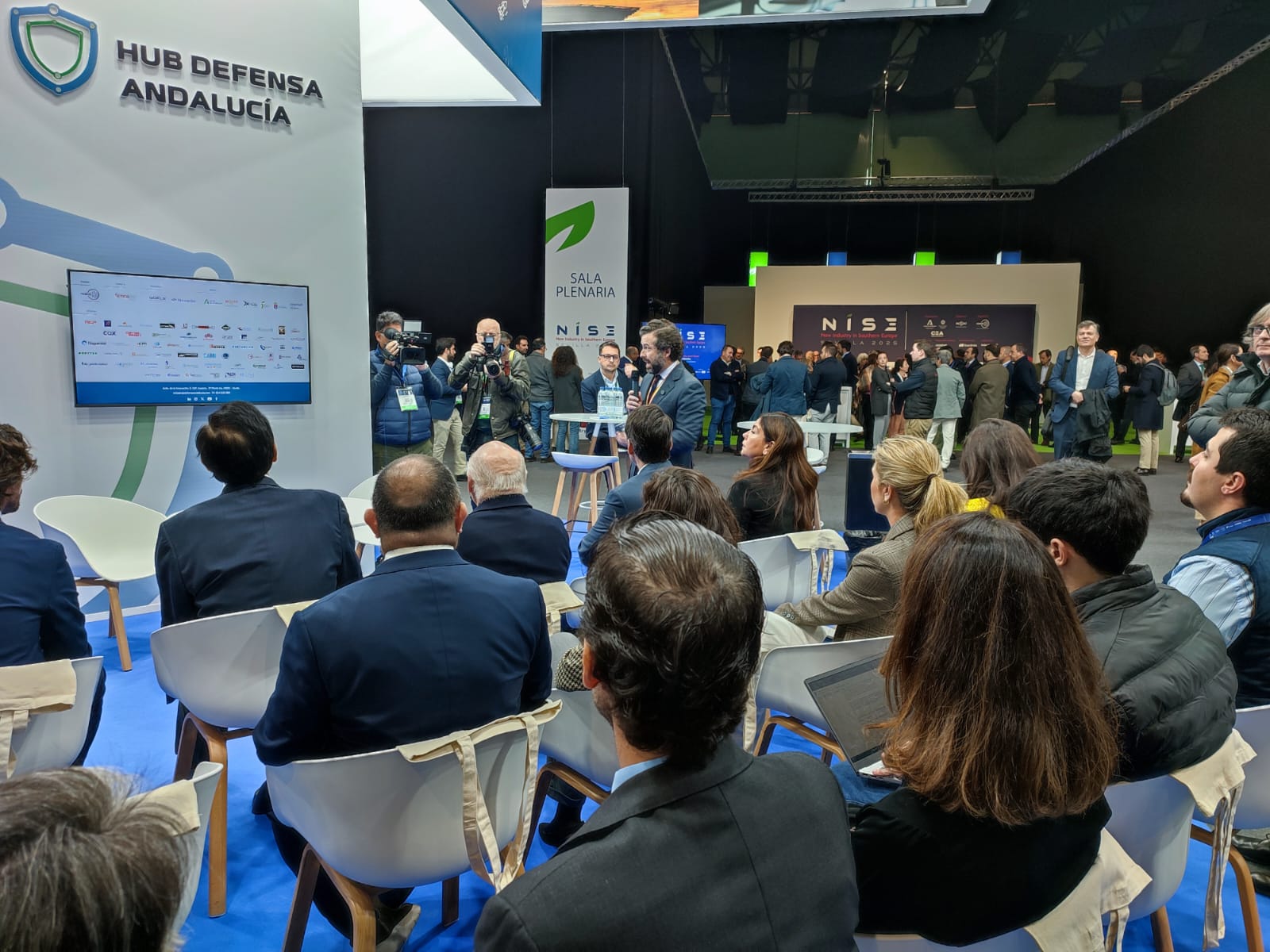 FEDEME Y JUNTA FIRMAN UN PROTOCOLO PARA IMPULSAR LA CREACIÓN EN SEVILLA DE UNA ACELERADORA DE INNOVACIÓN EN DEFENSA FEDEME Y JUNTA FIRMAN UN PROTOCOLO PARA IMPULSAR LA CREACIÓN EN SEVILLA DE UNA ACELERADORA DE INNOVACIÓN EN DEFENSA