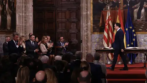 Toman posesión los consellers del nuevo gobierno valenciano de Juanfran Pérez Llorca. Toman posesión los consellers del nuevo gobierno valenciano de Juanfran Pérez Llorca.