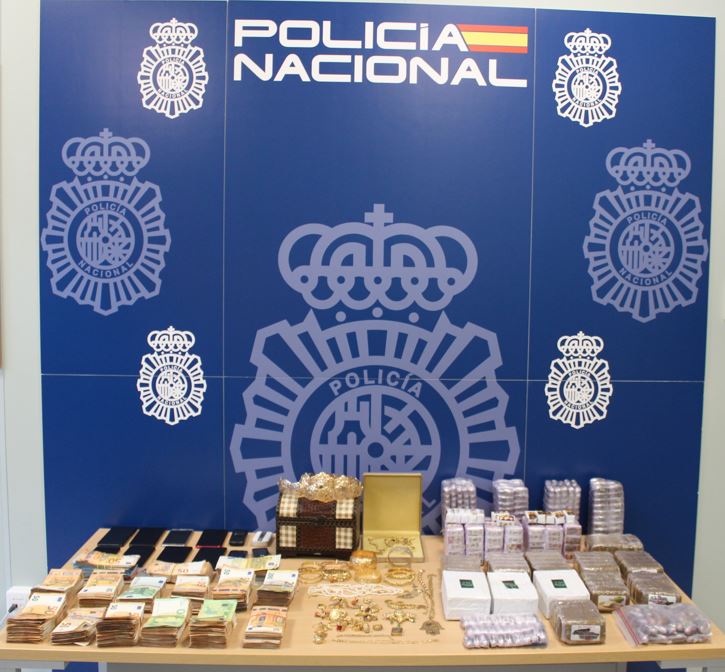 La Policía Nacional desmantela una organización criminal familiar y se incauta de más de 250 kilos de hachís La Policía Nacional desmantela una organización criminal familiar y se incauta de más de 250 kilos de hachís