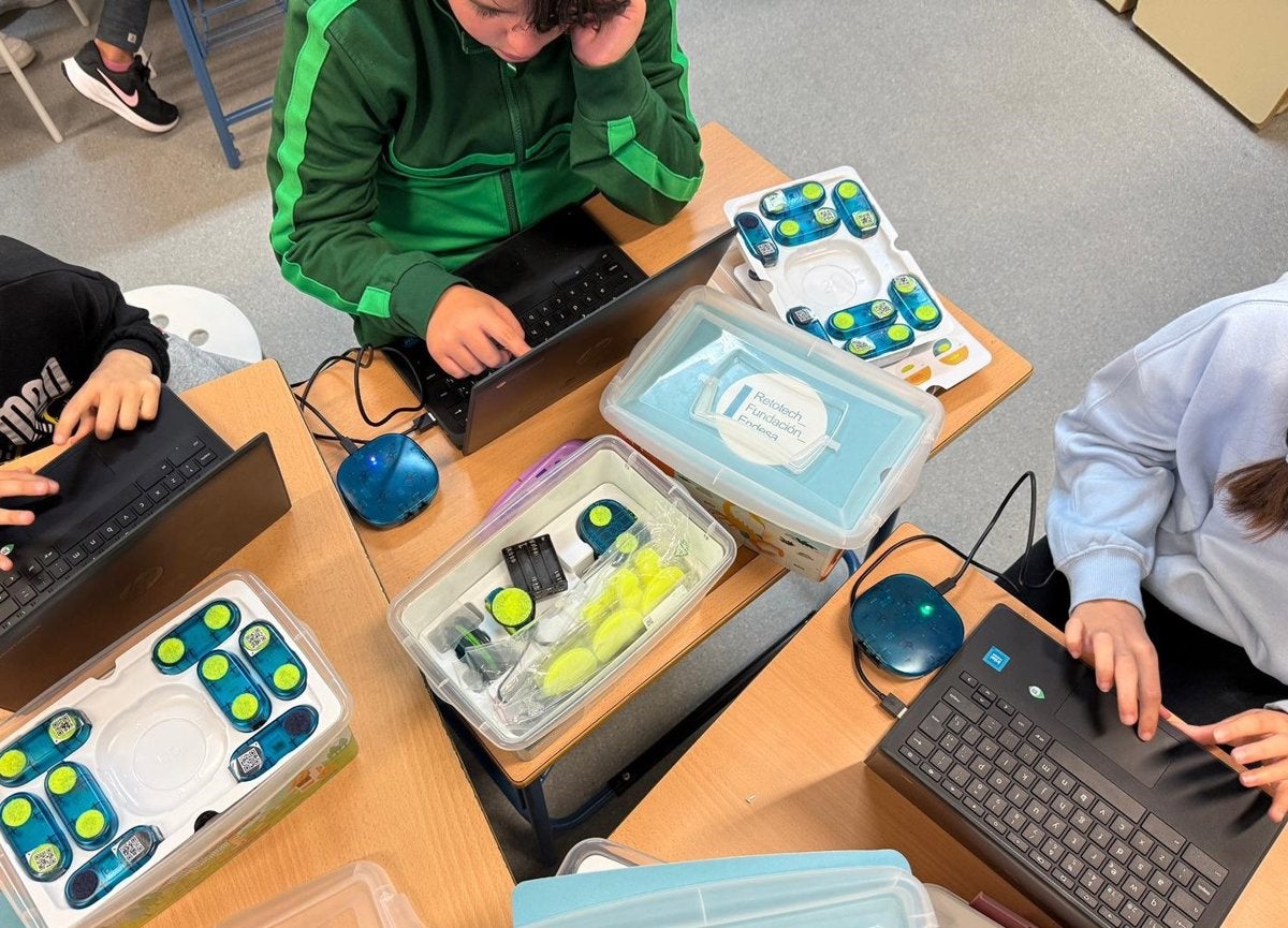 Los 11 colegios extremeños de RetoTech de Fundación Endesa reciben sus kits de materiales tecnológicos Los 11 colegios extremeños de RetoTech de Fundación Endesa reciben sus kits de materiales tecnológicos