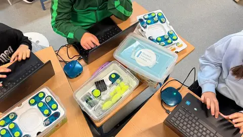 Los 11 colegios extremeños de RetoTech de Fundación Endesa reciben sus kits de materiales tecnológicos Los 11 colegios extremeños de RetoTech de Fundación Endesa reciben sus kits de materiales tecnológicos