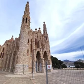 Santuario de Santa María Magdalena de Novelda con el acceso cerrado. Santuario de Santa María Magdalena de Novelda con el acceso cerrado.