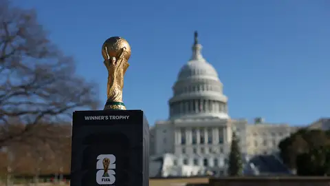 Imagen de la Copa del Mundo frente a la Casa Blanca en la previa del sorteo de la fase de grupos del Mundial 2026 Imagen de la Copa del Mundo frente a la Casa Blanca en la previa del sorteo de la fase de grupos del Mundial 2026