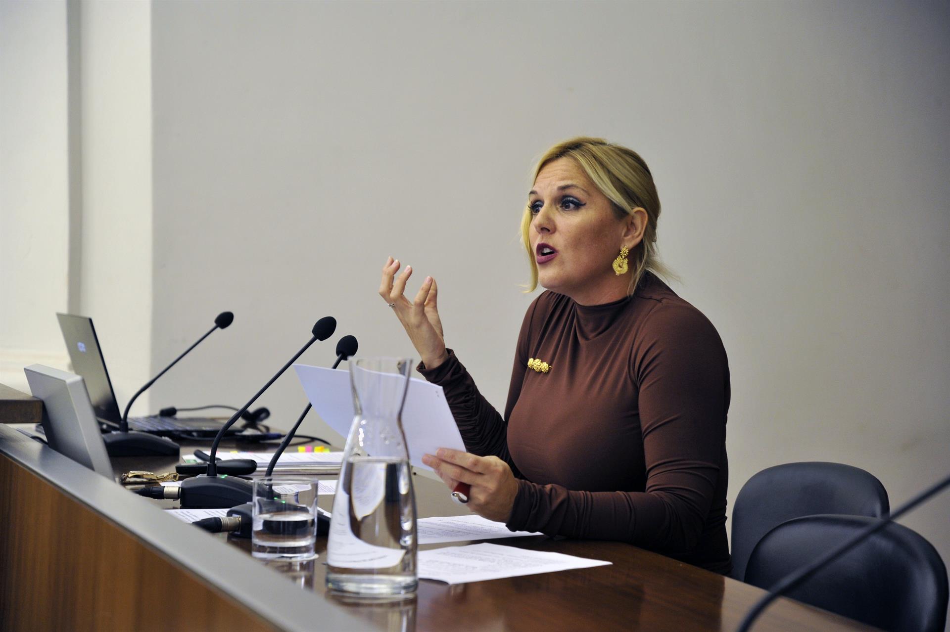 La Junta trabaja en abonar "cuanto antes" la subida del 2,5% a los funcionarios, que será en enero "a más tardar" La Junta trabaja en abonar "cuanto antes" la subida del 2,5% a los funcionarios, que será en enero "a más tardar"