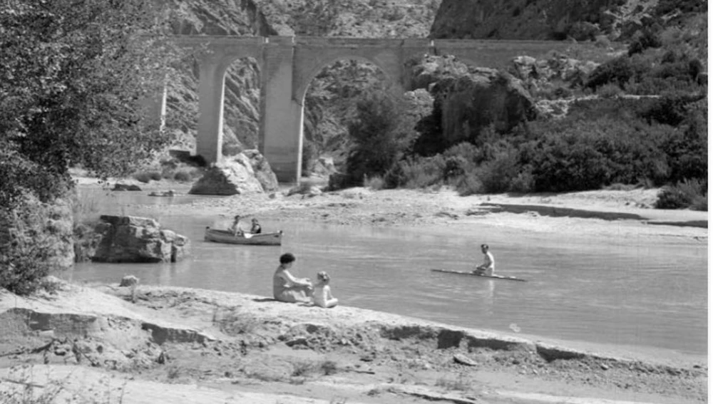 Imagen del pantano de Contreras, junto a la Venta, décadas atrás Imagen del pantano de Contreras, junto a la Venta, décadas atrás