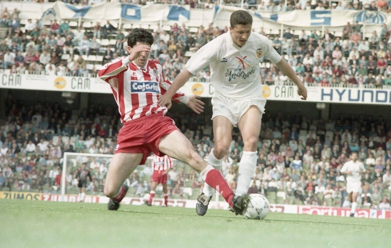 Lubo Penev en una foto de archivo Lubo Penev en una foto de archivo