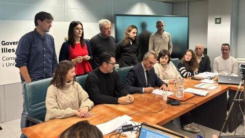 El Govern, los sindicatos y las patronales firman el acuerdo para devolver el 2,9% a los docentes de la concertada El Govern, los sindicatos y las patronales firman el acuerdo para devolver el 2,9% a los docentes de la concertada