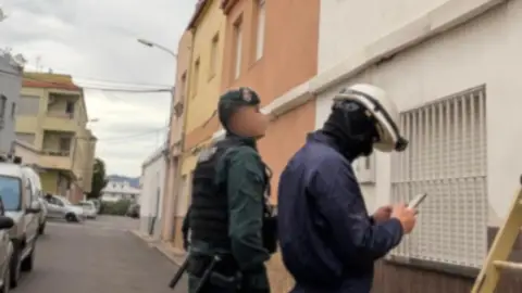Dos detenidos en Almassora por un cultivo de marihuana "Indoor" Dos detenidos en Almassora por un cultivo de marihuana "Indoor"