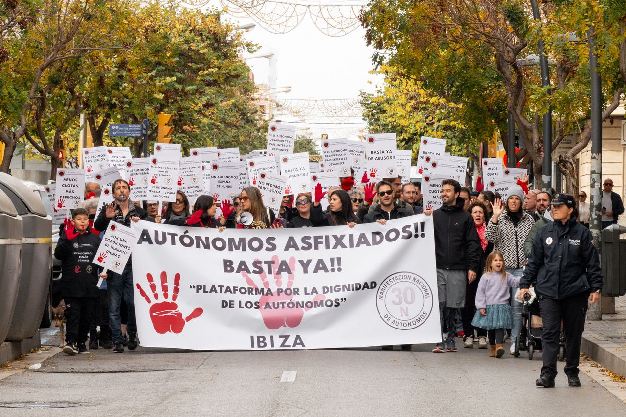 Bárbara Hermosilla: “El sistema nos obliga a los autónomos a pagar incluso cuando no ingresamos” Bárbara Hermosilla: “El sistema nos obliga a los autónomos a pagar incluso cuando no ingresamos”