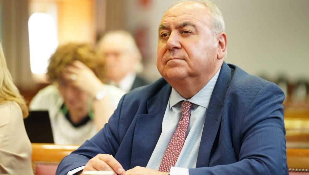 El senador Vicente Tirado pregunta al ministro Bolaños por Paco Salazar en la Comisión CIS del Senado