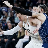 El Real Madrid logra un sólido triunfo en cancha del Efes El Real Madrid logra un sólido triunfo en cancha del Efes
