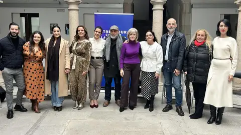 El programa 'Extremadura canta a la Navidad' llevará zambombas flamencas a 21 localidades durante todo diciembre El programa 'Extremadura canta a la Navidad' llevará zambombas flamencas a 21 localidades durante todo diciembre