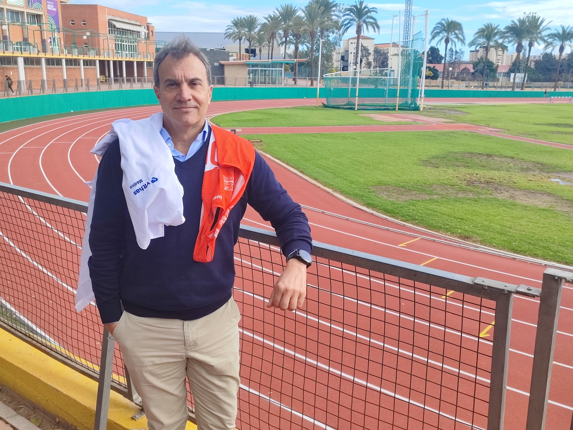 Dr. Santiago Mera, médico maratoniano: tener una mentalidad flexible y recordar por qué estamos allí son claves para afrontar con éxito una maratón. Dr. Santiago Mera, médico maratoniano: tener una mentalidad flexible y recordar por qué estamos allí son claves para afrontar con éxito una maratón.