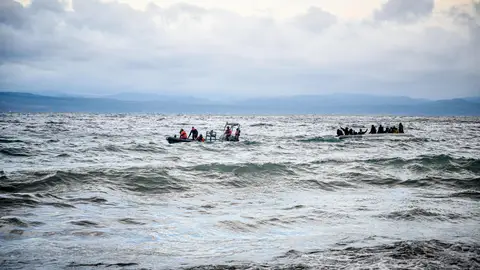 Migrantes llegan a las costas de Grecia. Imagen de archivo. Migrantes llegan a las costas de Grecia. Imagen de archivo.
