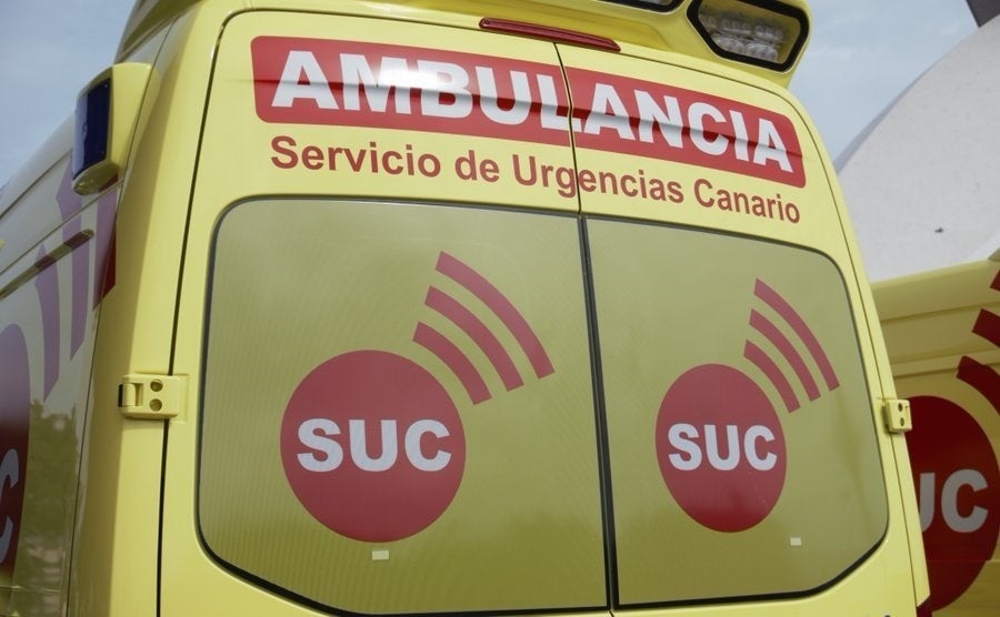 Imagen de archivo de una ambulancia de Canarias Imagen de archivo de una ambulancia de Canarias