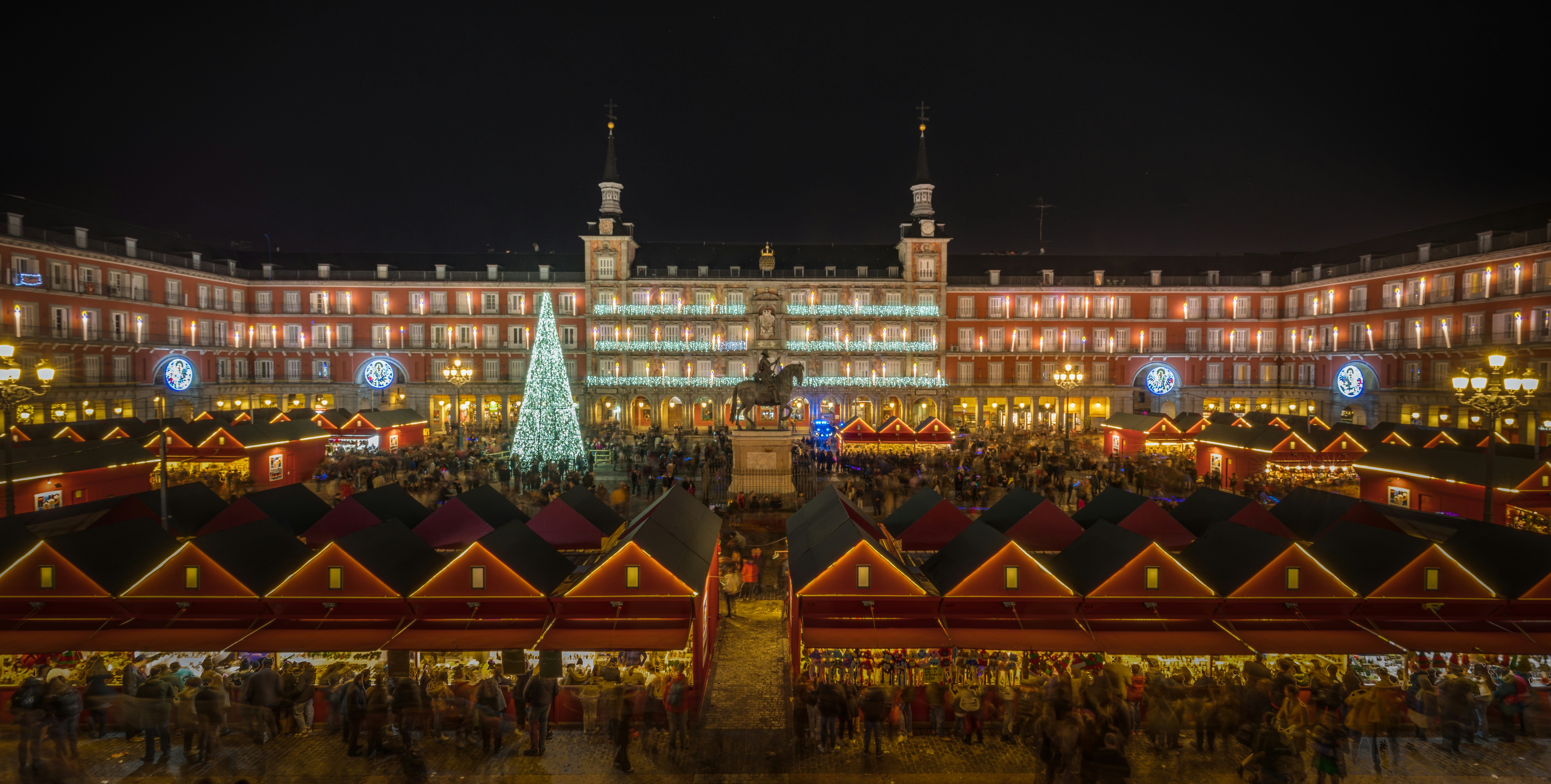 Mercadillo navideño en la Plaza Mayor de Madrid Mercadillo navideño en la Plaza Mayor de Madrid
