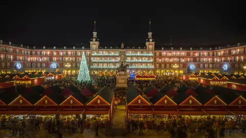 Mercadillo navideño en la Plaza Mayor de Madrid Mercadillo navideño en la Plaza Mayor de Madrid