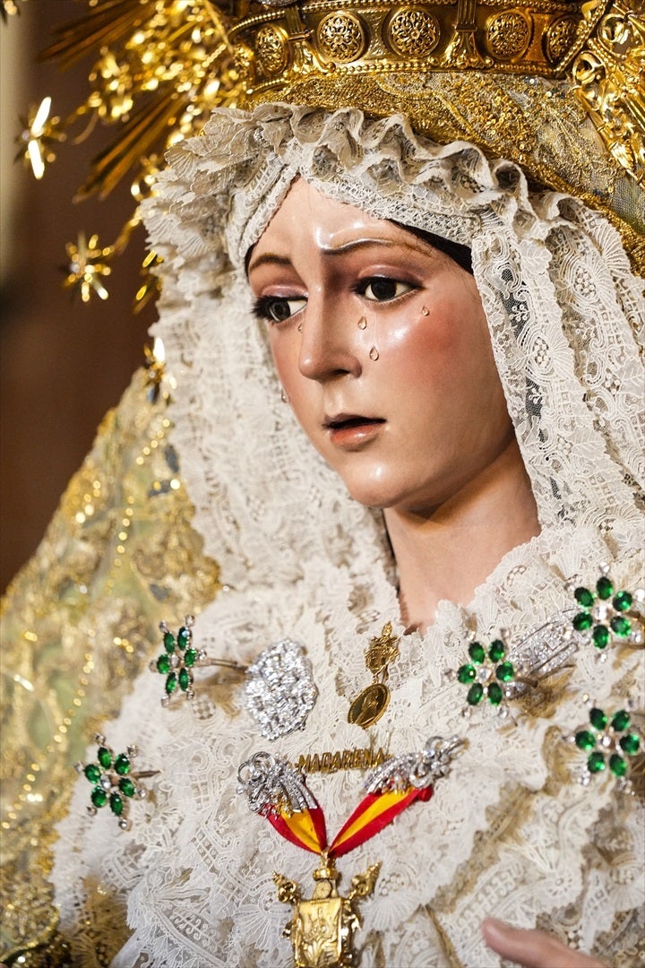 Vuelve la Macarena: cientos de devotos celebran la restauración de la imagen tras el polémico cambio que se hizo en junio Vuelve la Macarena: cientos de devotos celebran la restauración de la imagen tras el polémico cambio que se hizo en junio