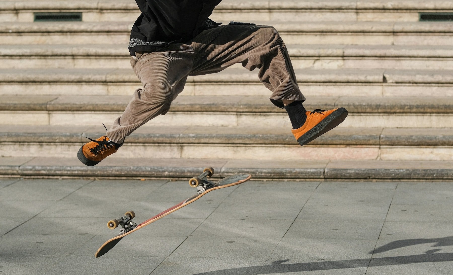 El auge de las sneakers como icono urbano: estilo, comodidad y una cultura en movimiento El auge de las sneakers como icono urbano: estilo, comodidad y una cultura en movimiento