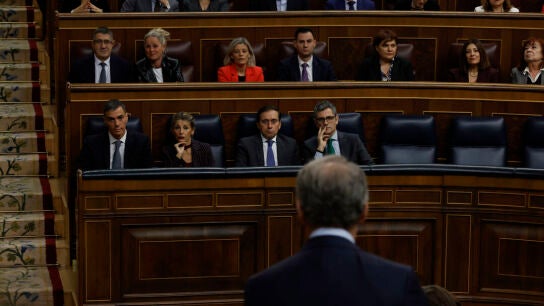 S&aacute;nchez dice que su Gobierno es el que m&aacute;s apoya a las mujeres y acusa a Feij&oacute;o de formar con Vox una amenaza negacionista