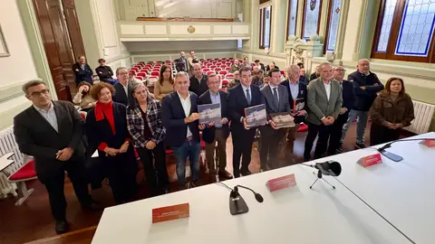 Construcciones Ramírez recolle nun libro a historia da rehabilitación integral do IES Valle-Inclán Numerosos políticos y personalidades de la sociedad al finalizar el acto