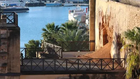 Se derrumba parte de la torre medieval del Baluard de Sant Pere Se derrumba parte de la torre medieval del Baluard de Sant Pere