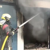 Bomberos de Valdepeñas sofocan incendio transformadores zona norte Bomberos de Valdepeñas sofocan incendio transformadores zona norte
