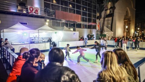 Feria de navidad y Comercio de Dolores. Pista de hielo Feria de navidad y Comercio de Dolores. Pista de hielo