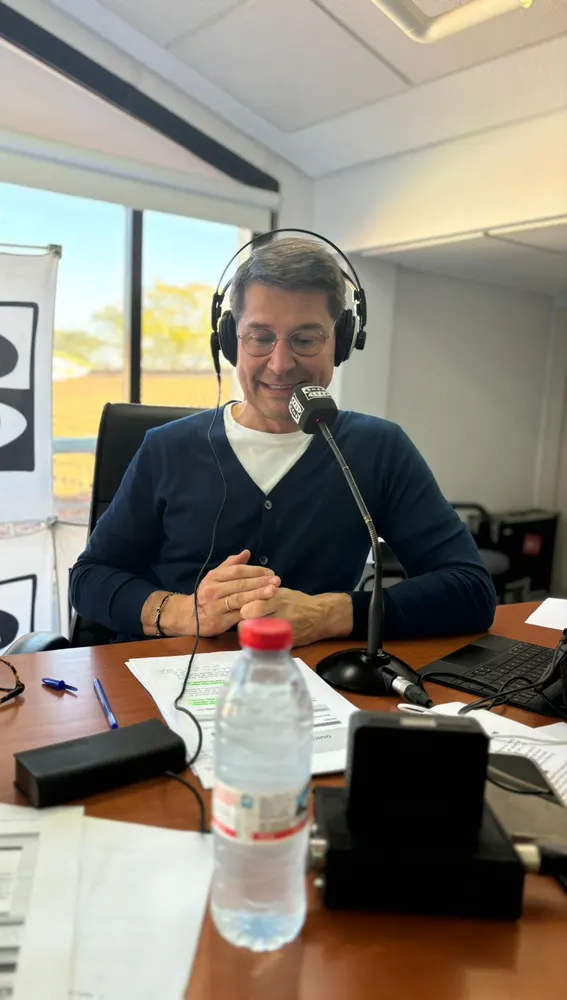 Jaime Cantizano, durante el especial de 'Por fin' desde la sede de la Denominación de Origen de Queso Manchego en Valdepeñas Jaime Cantizano, durante el especial de 'Por fin' desde la sede de la Denominación de Origen de Queso Manchego en Valdepeñas