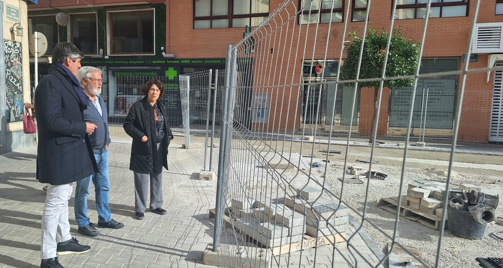 Avanzan las obras de reurbanización del entorno del Mercat de Villajoyosa para convertir el exterior en plataforma única Avanzan las obras de reurbanización del entorno del Mercat de Villajoyosa para convertir el exterior en plataforma única