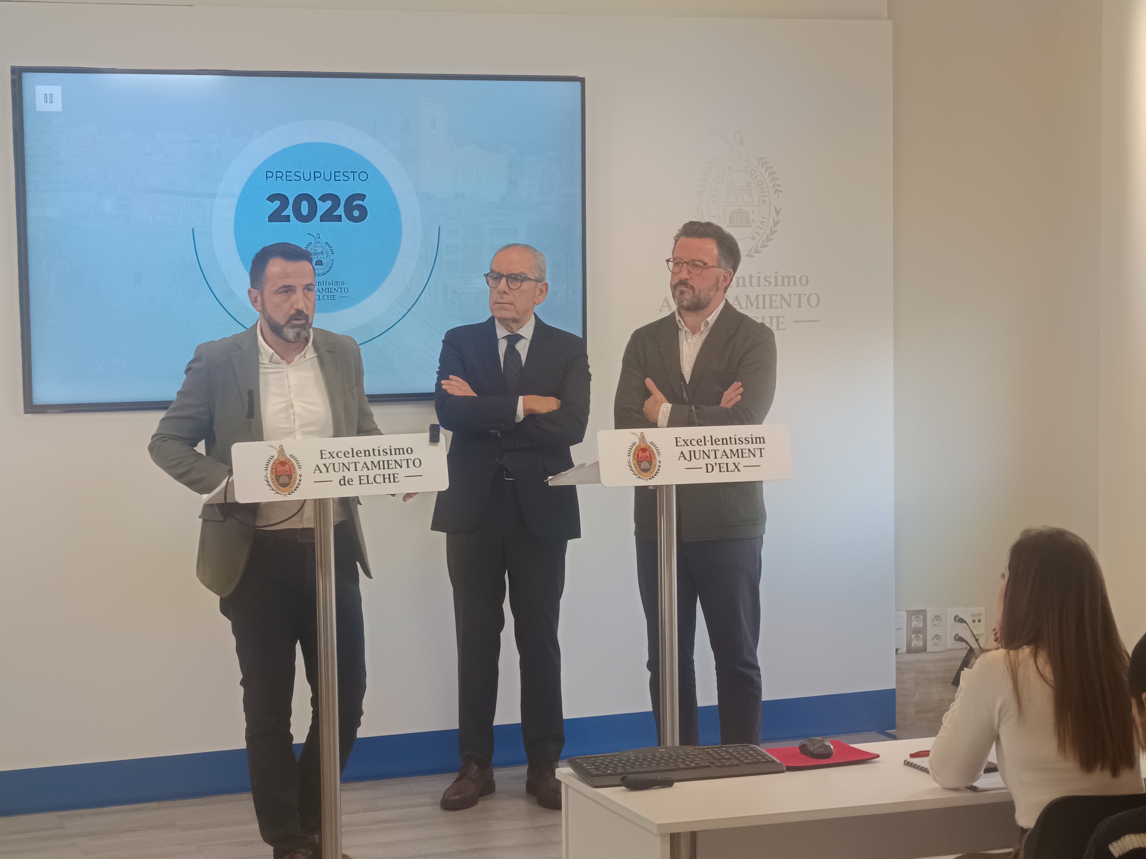 PP y Vox cierran en Elche la polémica por el amago de dimisión de Samuel Ruiz con un ‘… y tan amigos’ PP y Vox cierran en Elche la polémica por el amago de dimisión de Samuel Ruiz con un ‘… y tan amigos’