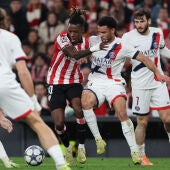 Unai Simon mantiene a flote la esperanza del Athletic